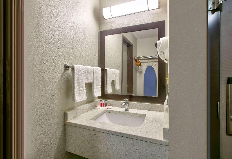 Days Inn By Wyndham Tunica Resorts image