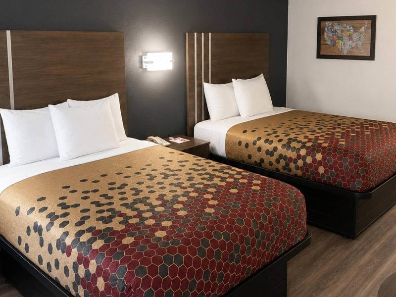 Econo Lodge Calhoun Area image