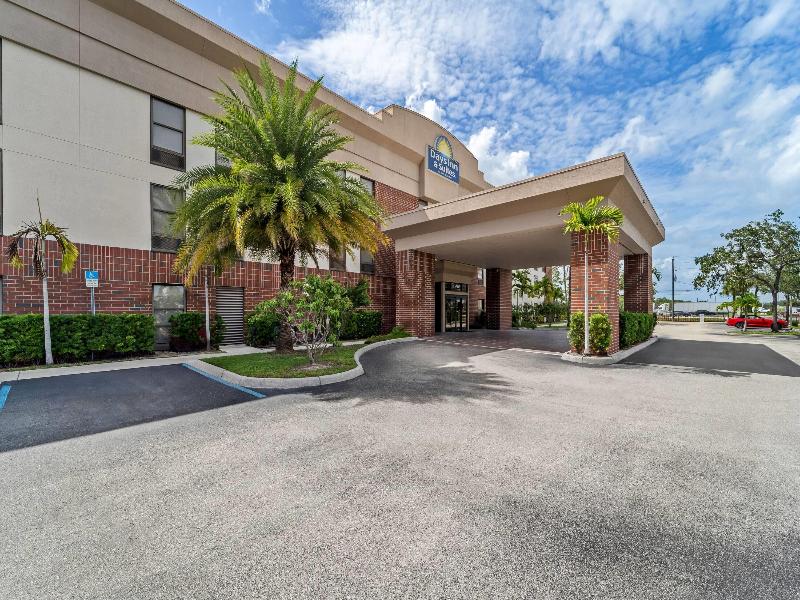Days Inn by Wyndham Fort Myers Nr JetBlue image