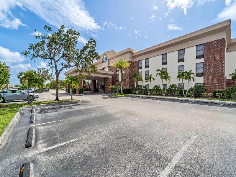 Days Inn by Wyndham Fort Myers Nr JetBlue image