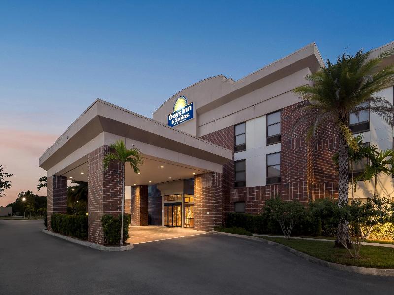 Days Inn by Wyndham Fort Myers Nr JetBlue image
