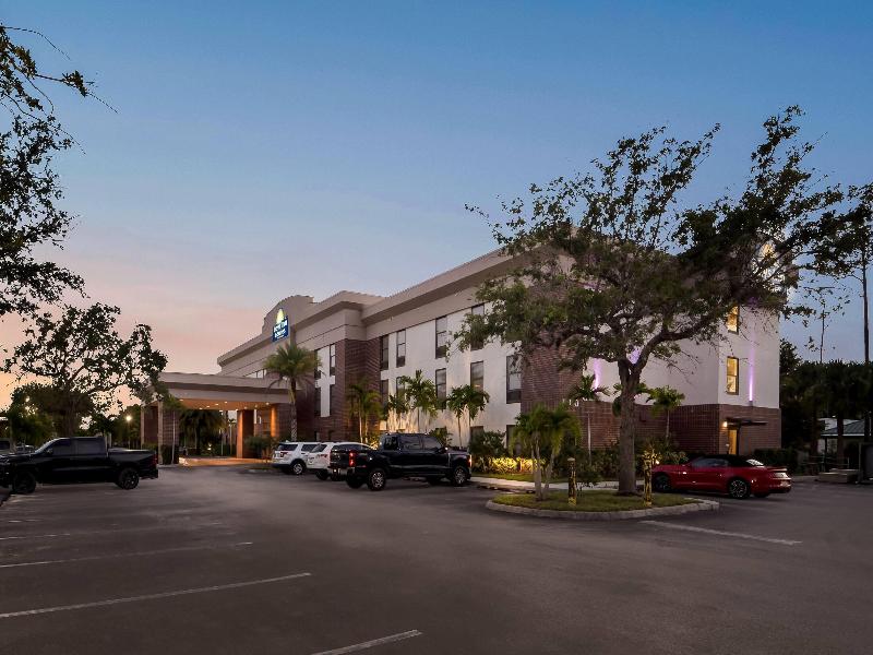 Days Inn by Wyndham Fort Myers Nr JetBlue image