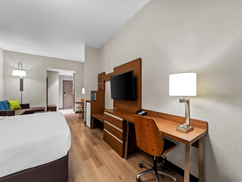 Days Inn by Wyndham Fort Myers Nr JetBlue image