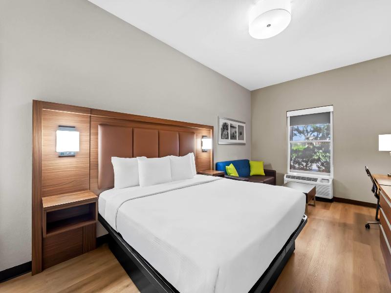 Days Inn by Wyndham Fort Myers Nr JetBlue image