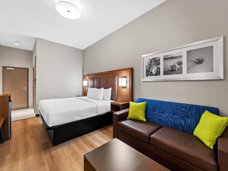 Days Inn by Wyndham Fort Myers Nr JetBlue image