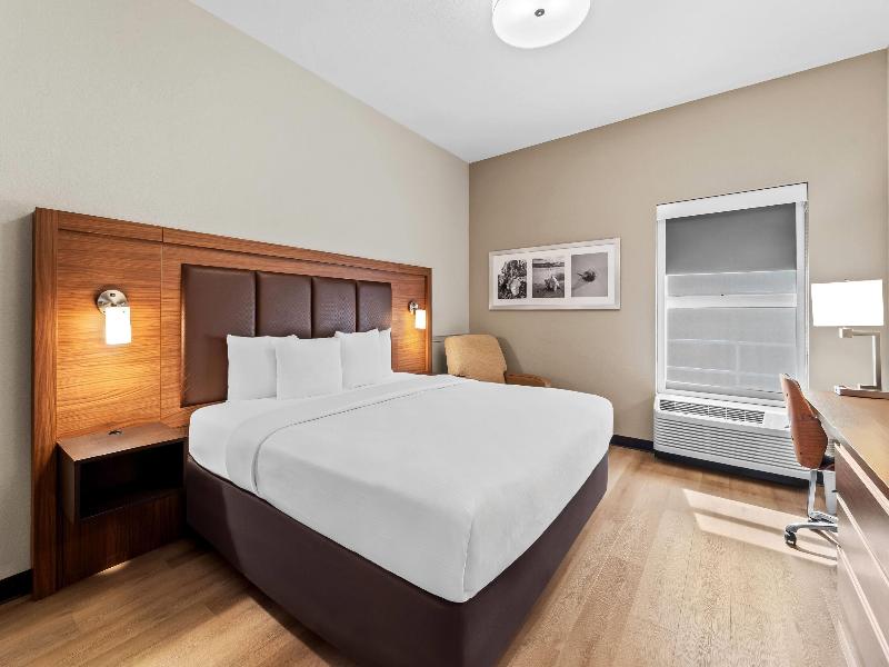 Days Inn by Wyndham Fort Myers Nr JetBlue image