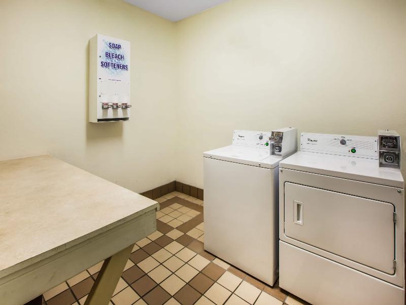 Days Inn &Suites by Wyndham Corpus Christi Central
