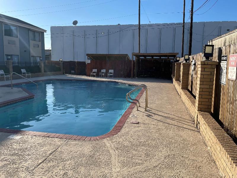 Days Inn &Suites by Wyndham Corpus Christi Central