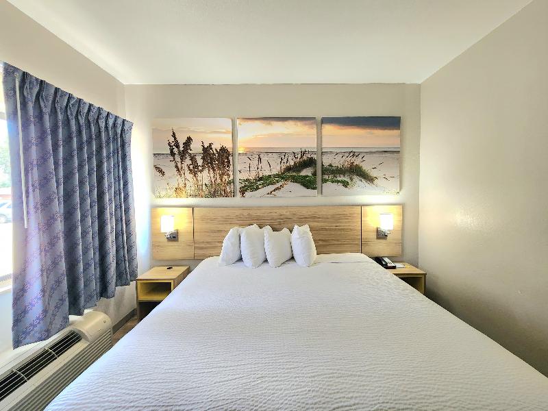 SUITE TWO KING BEDS