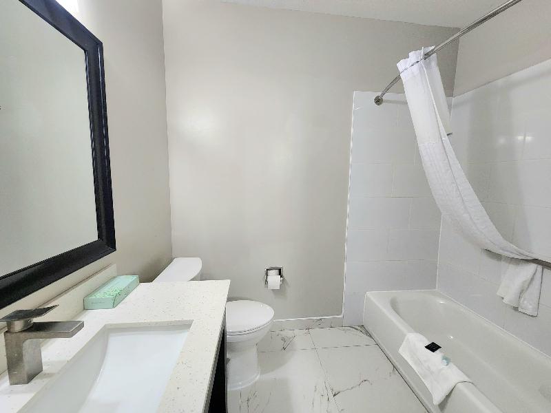 Days Inn &Suites by Wyndham Corpus Christi Central — photo 29