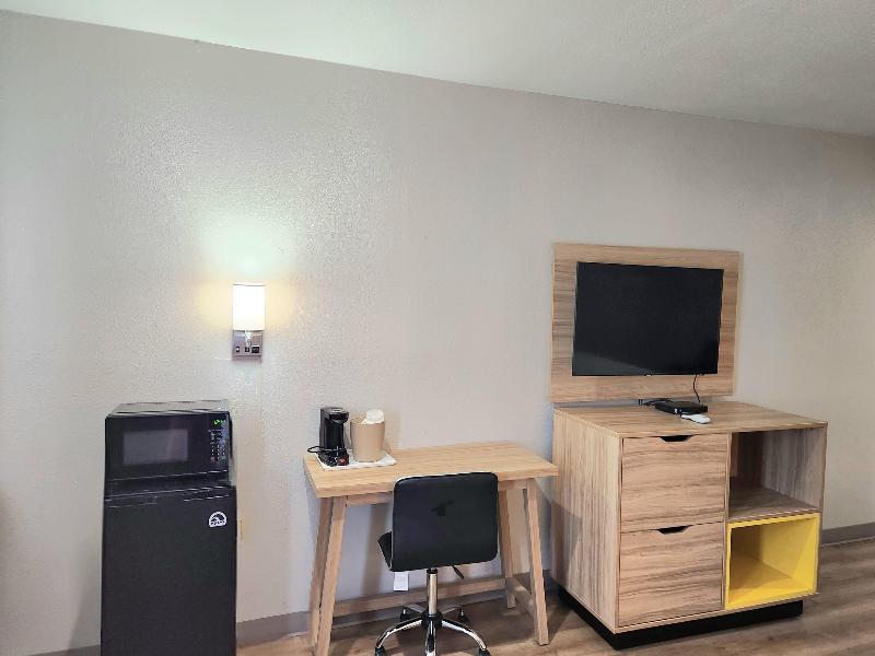 Days Inn &Suites by Wyndham Corpus Christi Central — photo 28