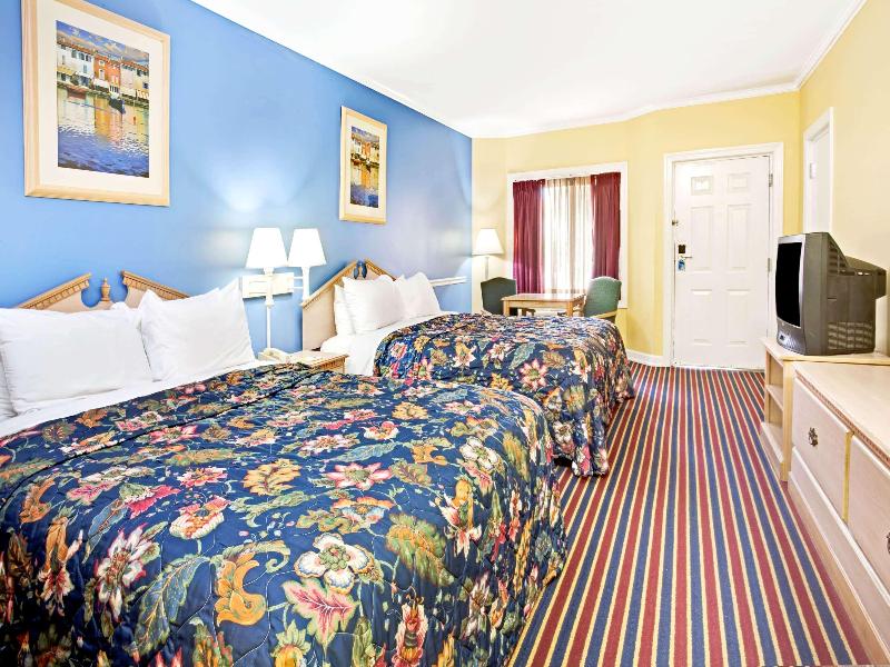 QUADRUPLE Accessible Two Double beds