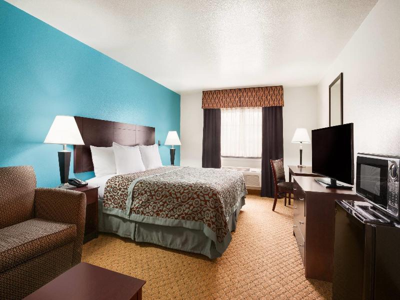Days Inn & Suites by Wyndham Conroe North image