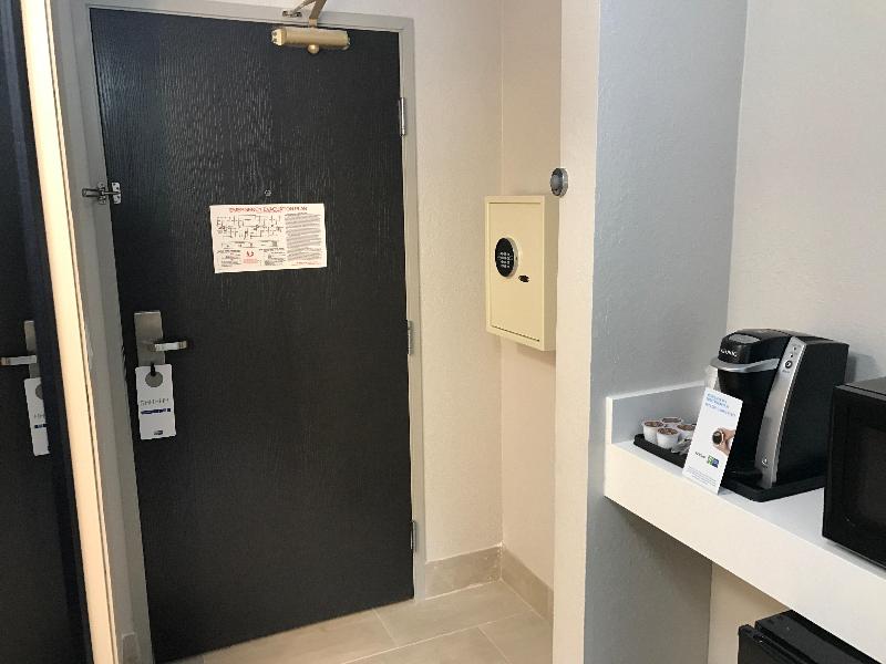 Holiday Inn Express Naples South - I-75 image
