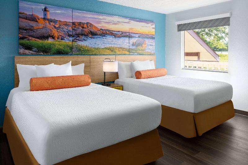 Days Inn by Wyndham Queensbury Lake George image
