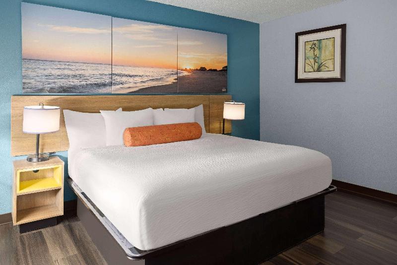 Days Inn by Wyndham Queensbury Lake George image