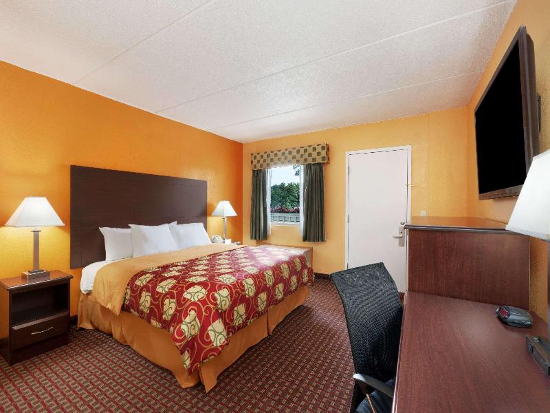Days Inn by Wyndham Queensbury Lake George image