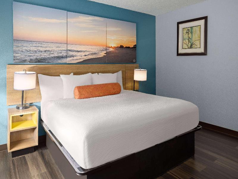 Days Inn by Wyndham Queensbury Lake George image