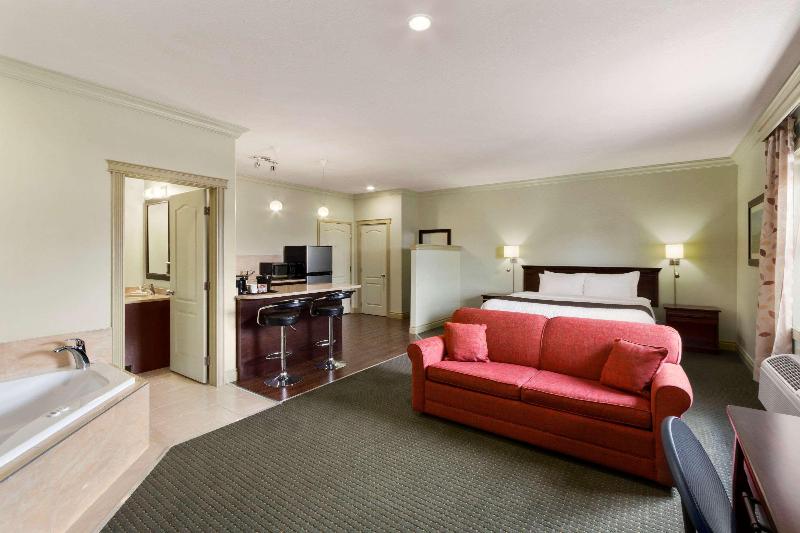 Quality Inn & Suites Whitecourt