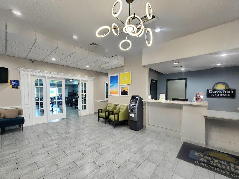 Days Inn &Suites by Wyndham Galveston West/Seawall image