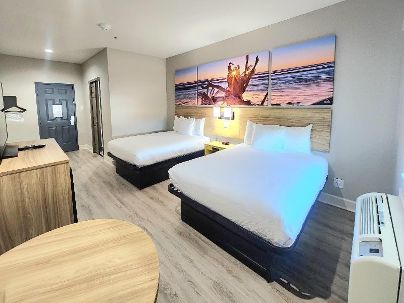 Days Inn &Suites by Wyndham Galveston West/Seawall image