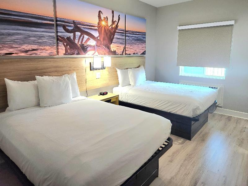 Days Inn &Suites by Wyndham Galveston West/Seawall image