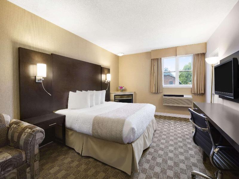 Days Inn & Suites By Wyndham North Bay Downtown image