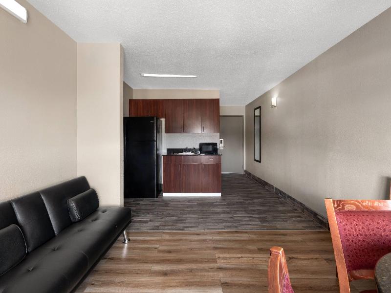Days Inn By Wyndham Mauldin/Greenville image