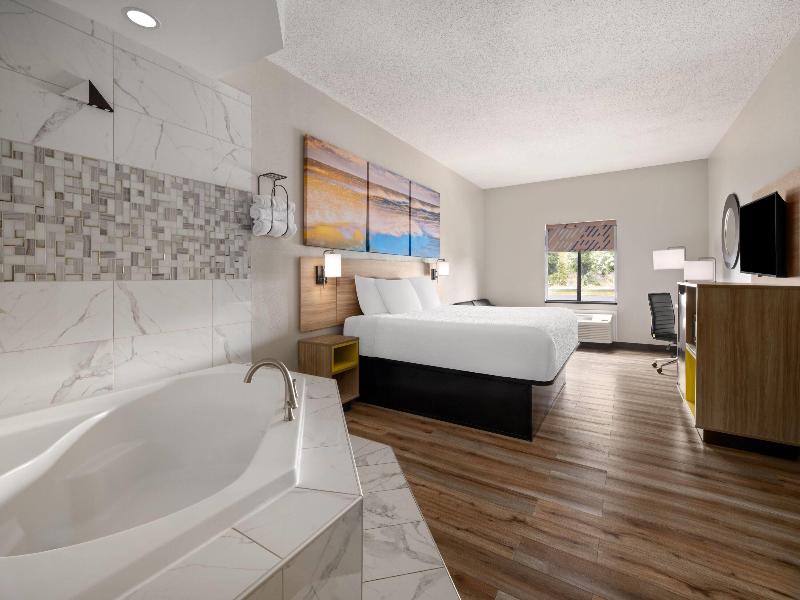 Days Inn By Wyndham Mauldin/Greenville image