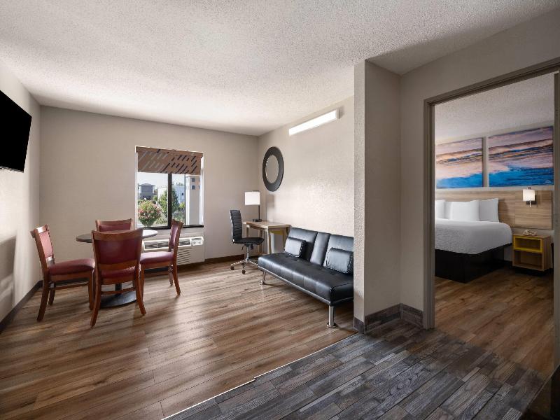 Days Inn By Wyndham Mauldin/Greenville image