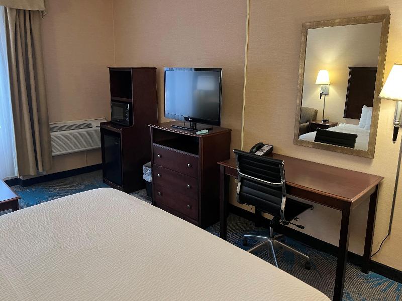 Days Inn By Wyndham Duluth Lakewalk image