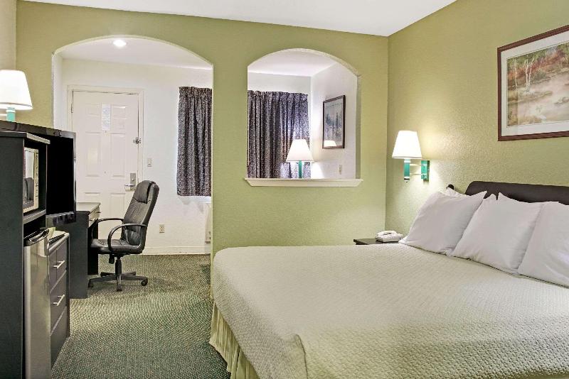 Bed room
