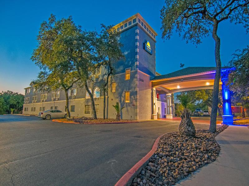 Days Inn Suites by Wyndham San Antonio N/Stone Oak image