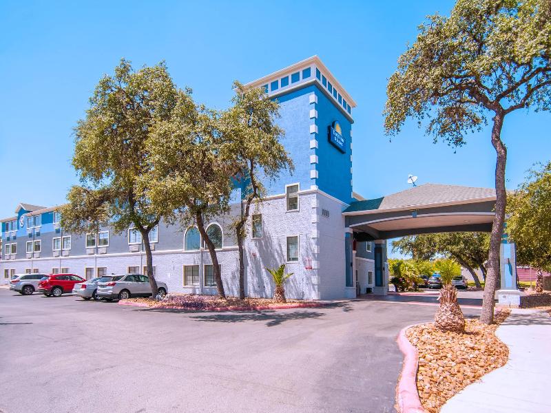 Days Inn Suites by Wyndham San Antonio N/Stone Oak image