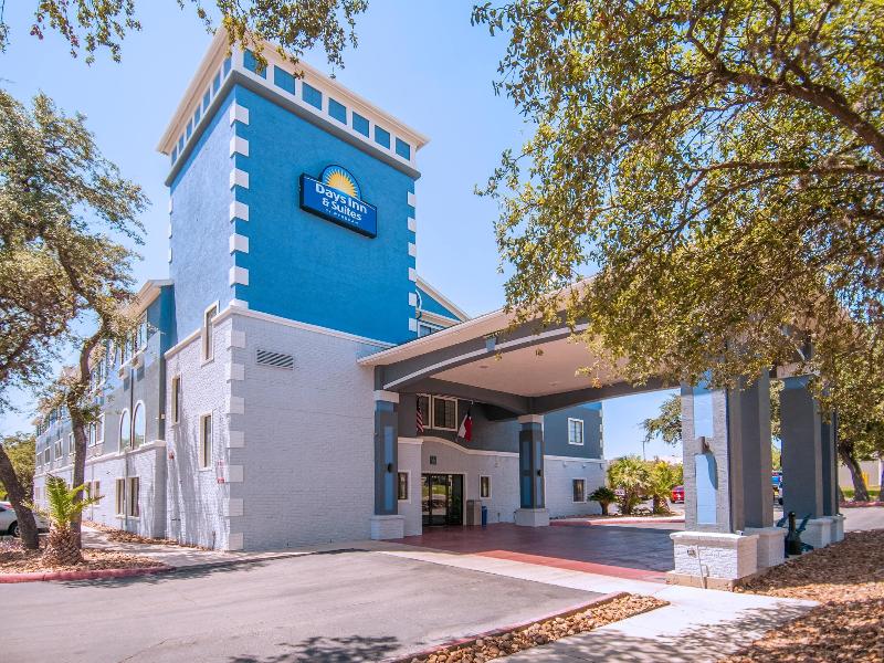 Days Inn Suites by Wyndham San Antonio N/Stone Oak image