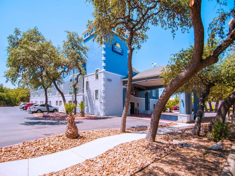 Days Inn Suites by Wyndham San Antonio N/Stone Oak image