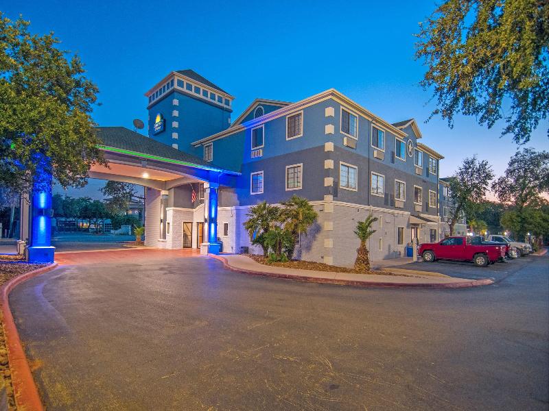 Days Inn Suites by Wyndham San Antonio N/Stone Oak image