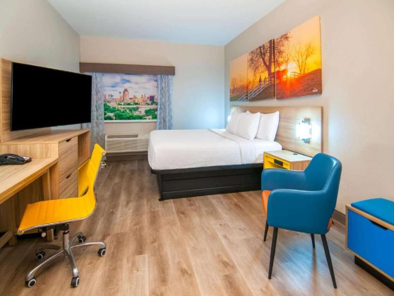 Days Inn Suites by Wyndham San Antonio N/Stone Oak image