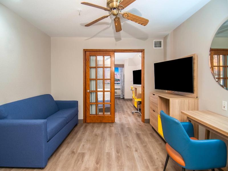 Days Inn Suites by Wyndham San Antonio N/Stone Oak image
