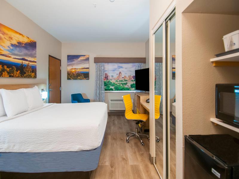 Days Inn Suites by Wyndham San Antonio N/Stone Oak image