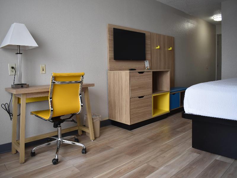 Days Inn & Suites By Wyndham Tucker/Northlake image