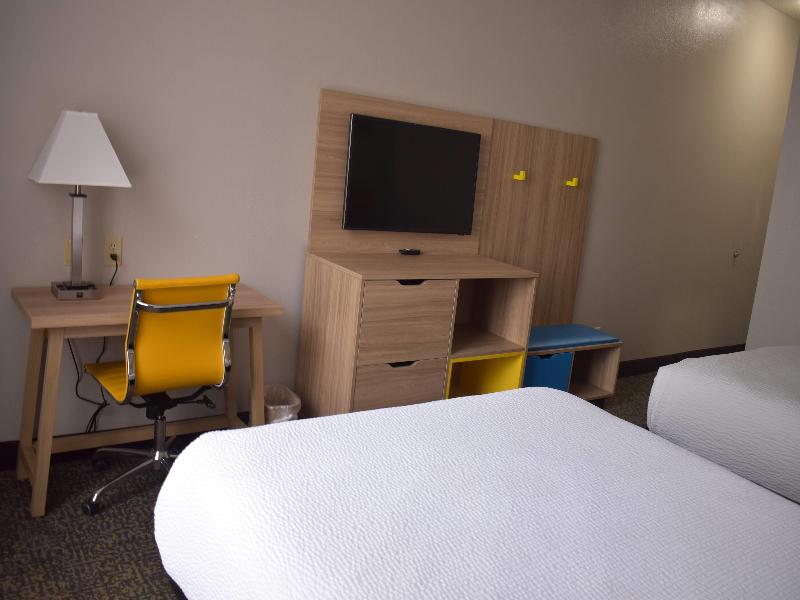 Days Inn & Suites By Wyndham Tucker/Northlake image