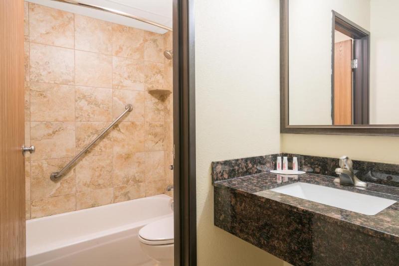 Days Inn & Suites By Wyndham Baxter Brainerd Area image