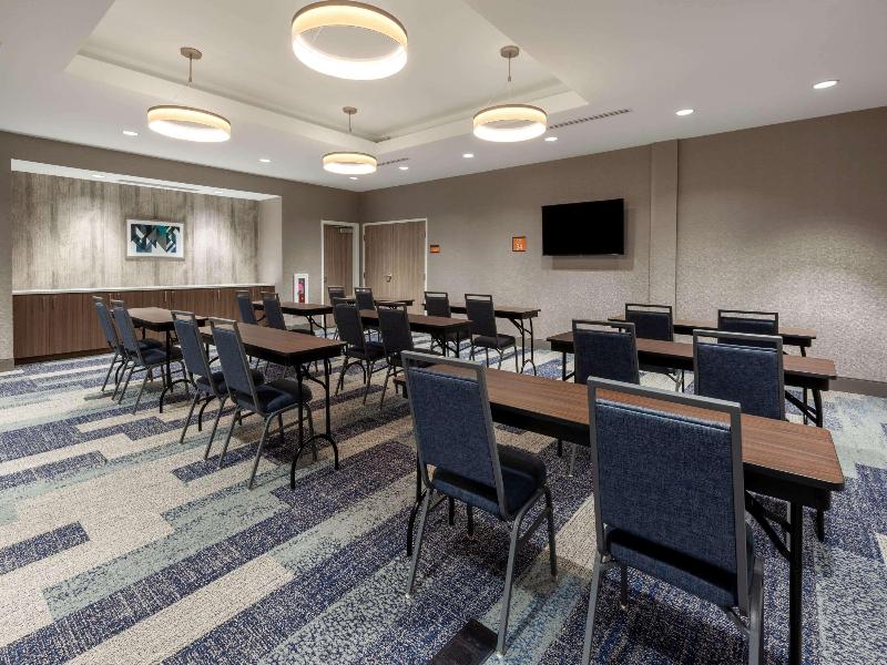 Howard Johnson Hotel - Middletown image