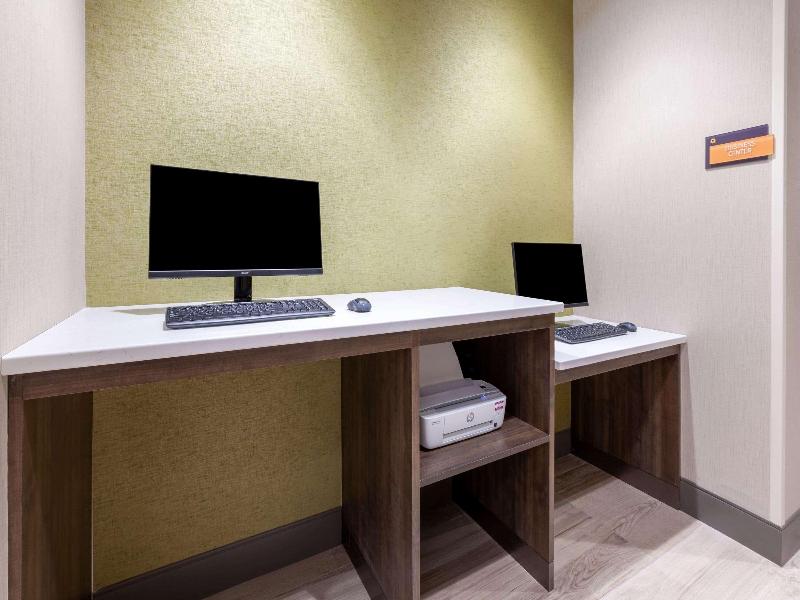 Howard Johnson Hotel - Middletown image