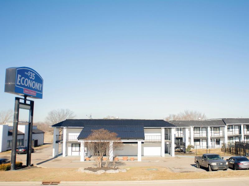 Travelodge by Wyndham Tulsa
