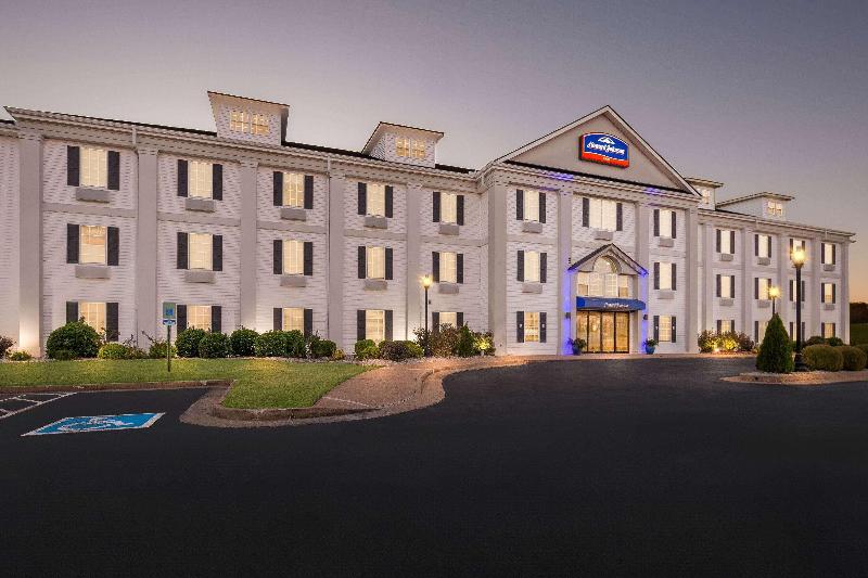 Howard Johnson By Wyndham Jackson image