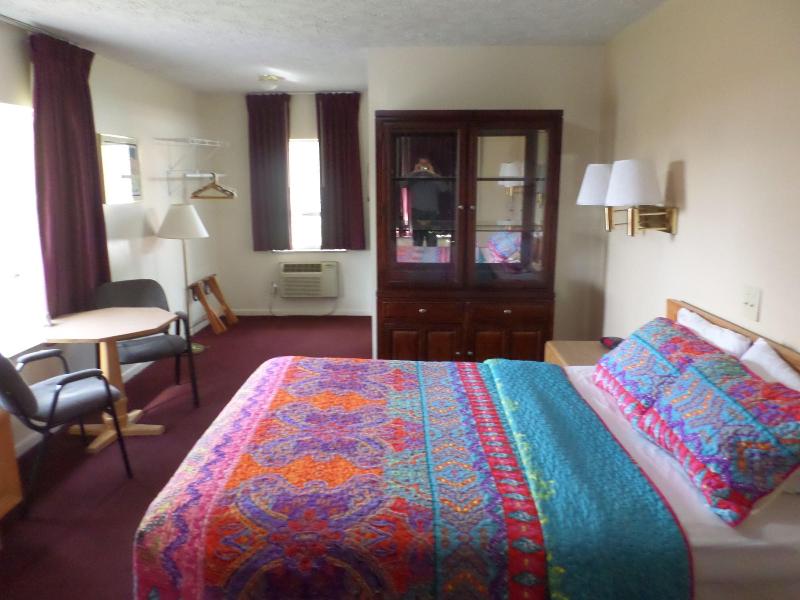 Knights Inn Oswego image