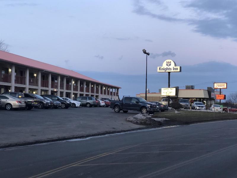 Knights Inn Oswego image