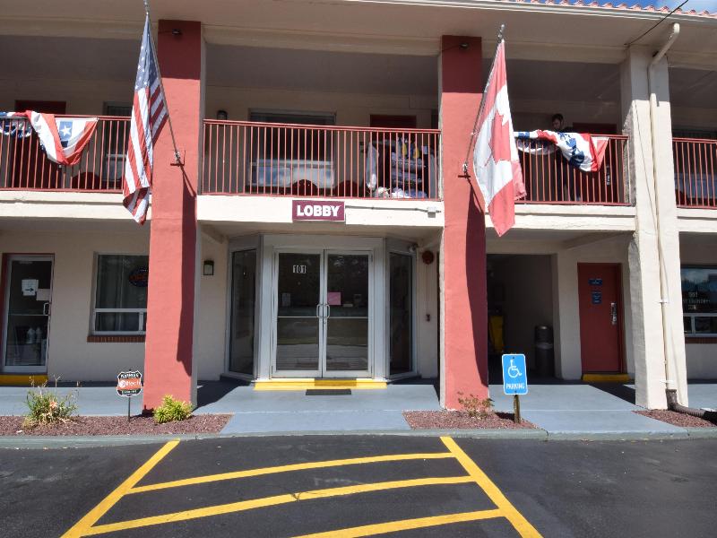 Knights Inn Oswego image